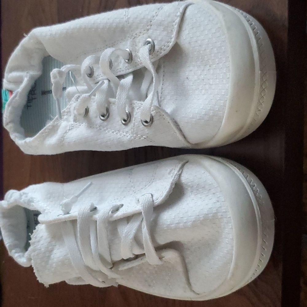Slip-on tennis shoes